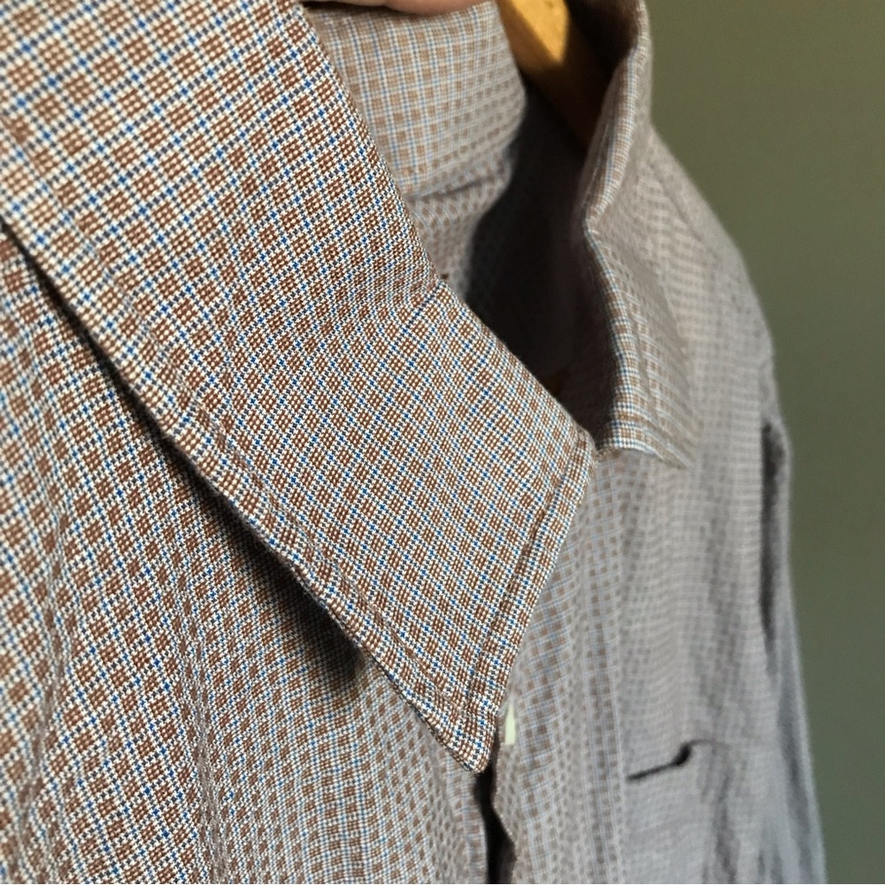 2XL button-down dress shirt.